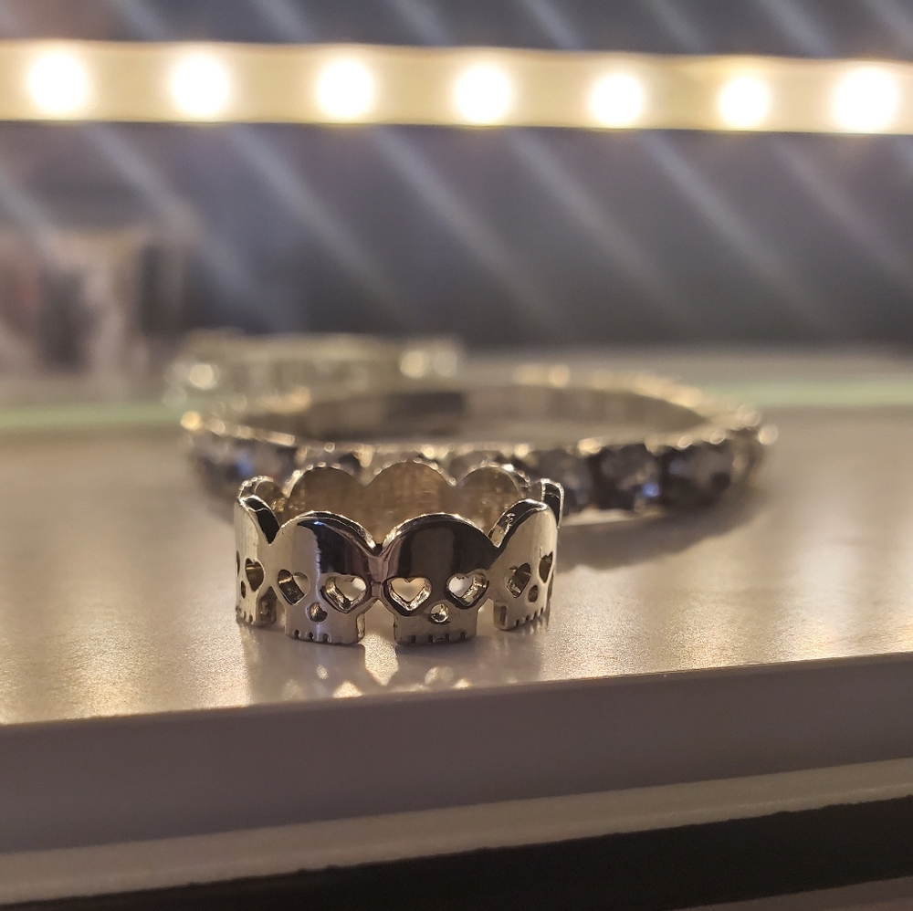 Skull Ring Hearts + BONUS Bracelet Elastic Gem Beads